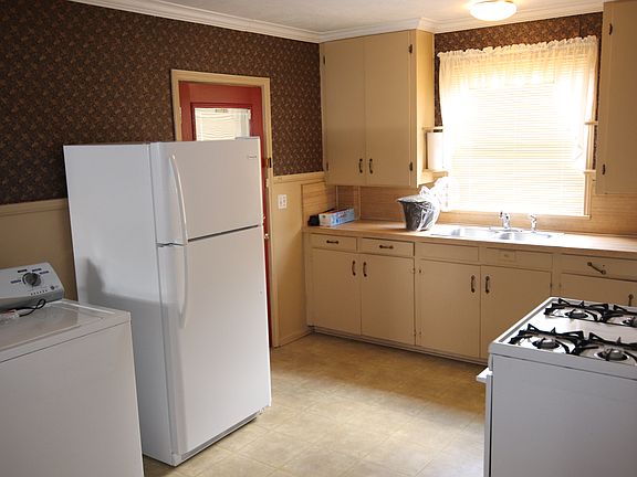 4th image of 810 Neches Dr