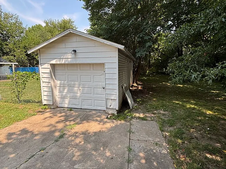 645 W Webster St — Photo 13