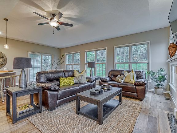 4th image of 1094 Chapelhill Dr