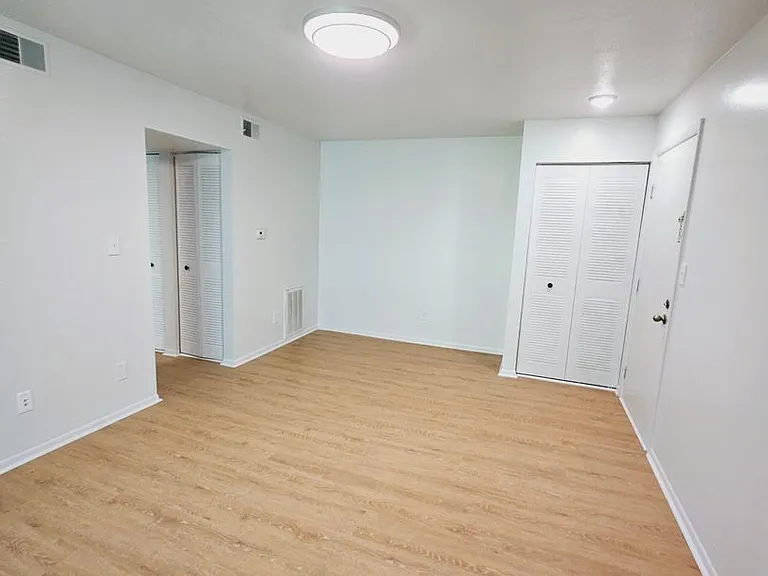 Sugarbush Apartments — Photo 22