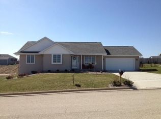 220 Wollet Dr, Fort Atkinson, WI 53538