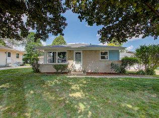 5334 W Greenwood Ter, Milwaukee, WI 53223