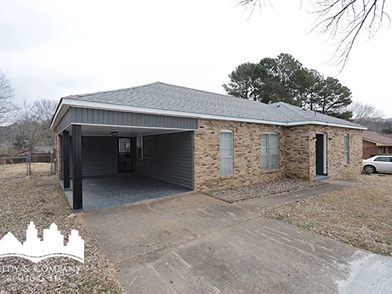 3782 Wychemere Dr — Photo 2