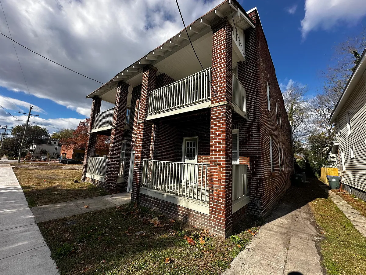 Building Photo - 740 W 36th St #1-2-4