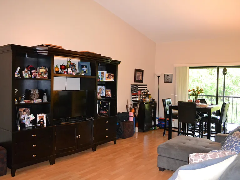 3149 Millwood Ter #2210 — Photo 6