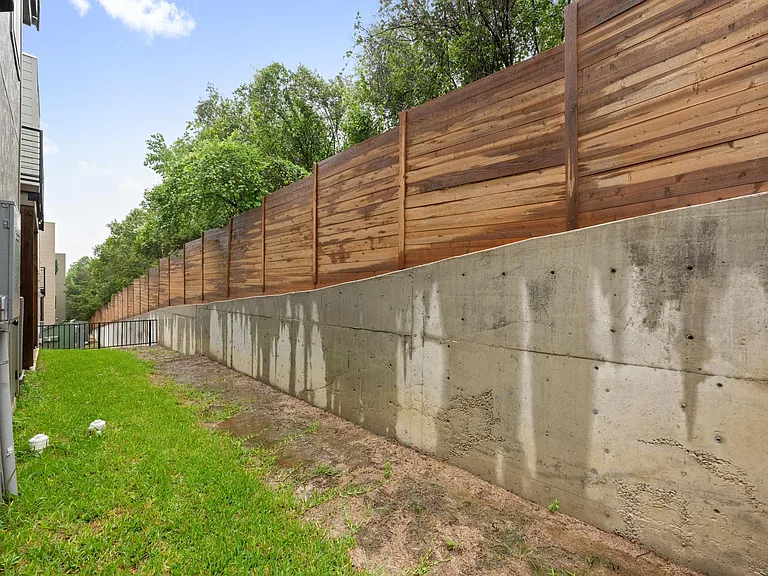 2309 Montopolis Dr #7 — Photo 30