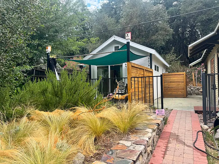 3445 Montrose Ave — Photo 11