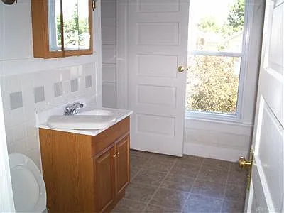 3 bed, 1228 sqft, $1,150 — Photo 3