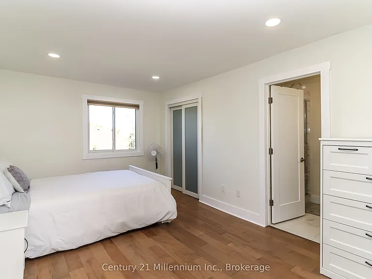 194 Escarpment Cres — Photo 19