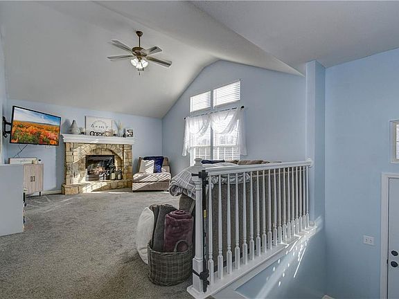 4th image of 216 NE Topaz Dr