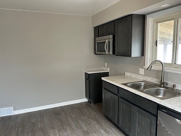 3rd image of 6461 Almont Dr