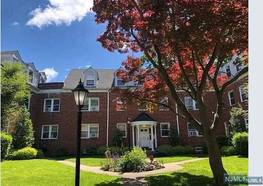 1 bed, 650 sqft, $1,980 — Photo 3