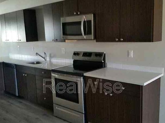 4th image of 8300 SE Flavel St #103