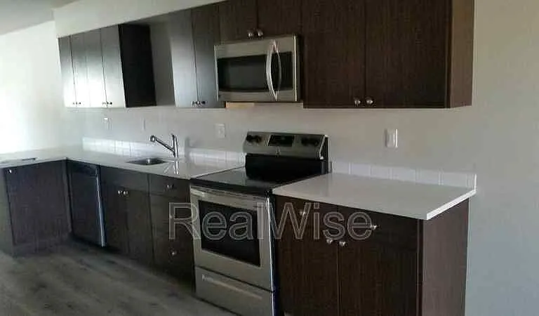 8300 SE Flavel St #103 — Photo 4