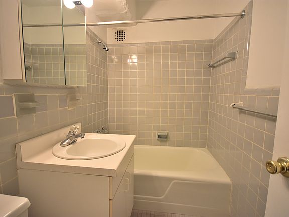 5th image of 211 E 53rd St #4B