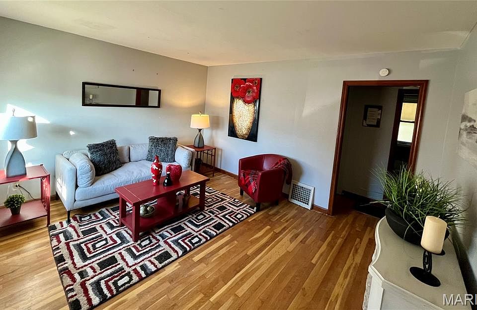 1st image of 7 Saint Thomas Ct