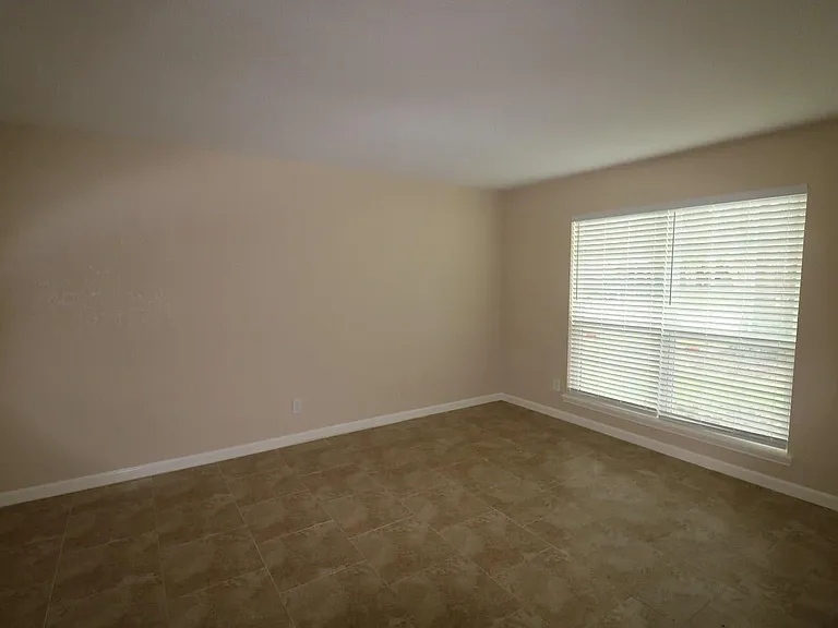 609 Circle Way — Photo 8