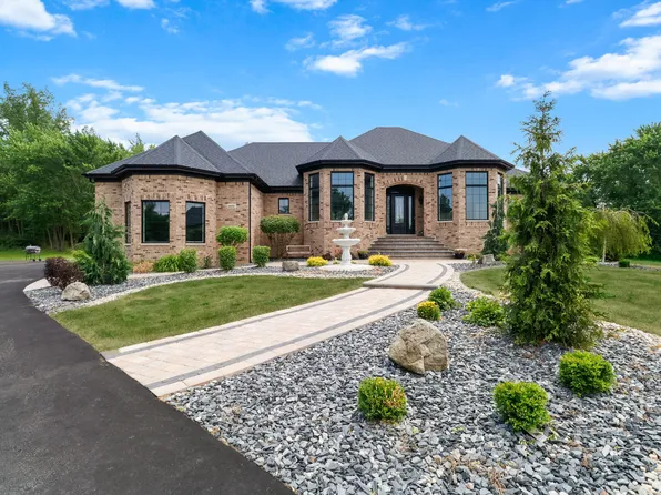 8835 Schafer Dr, Saint John, IN 46373