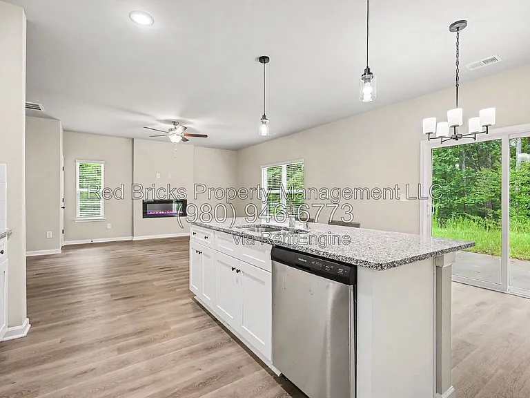 2132 Clapham Ct — Photo 12
