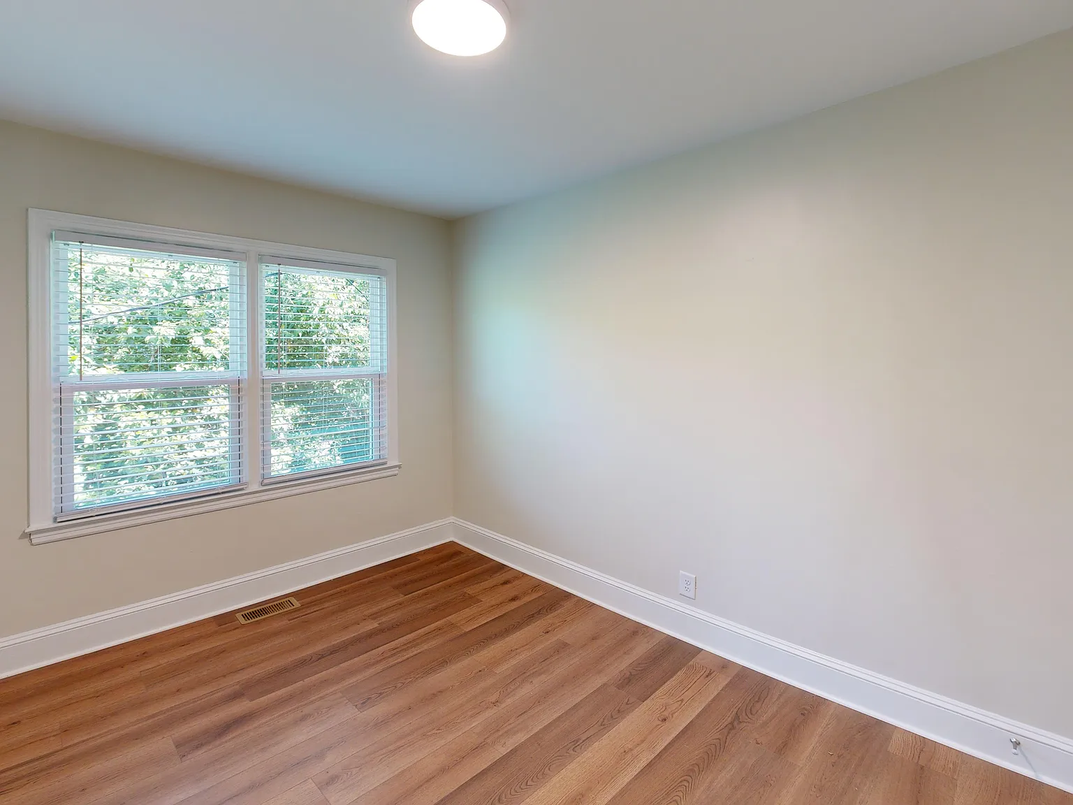 2 bed, 784 sqft, $1,776 — Photo 4
