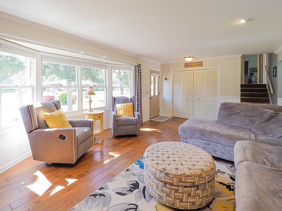 3rd image of 6695 Woodlea Dr