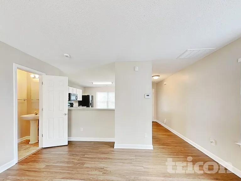 1024 Crowders Woods Dr — Photo 2