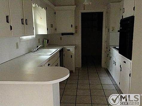 3rd image of 3737 Wilshire Dr