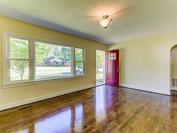 5th image of 852 Summerdean Ave NE
