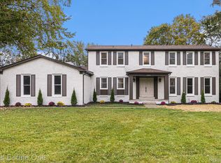 5841 Shaun Rd, West Bloomfield, MI 48322