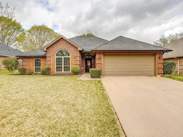 121 Sandlewood Ln, Burleson, TX 76028