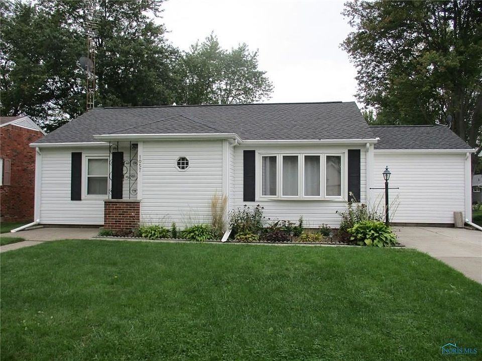 1st image of 1057 N Sheffield Ave