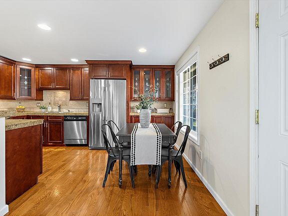 5th image of 526 S 40th Ave APT B106