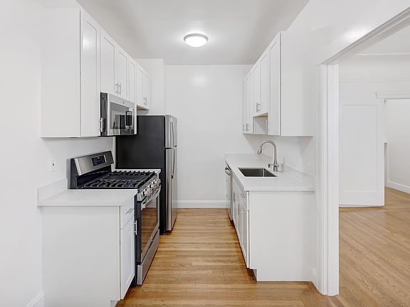 5th image of 2351 Washington St #203