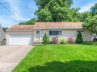 6095 Michael Dr, Brookpark, OH 44142