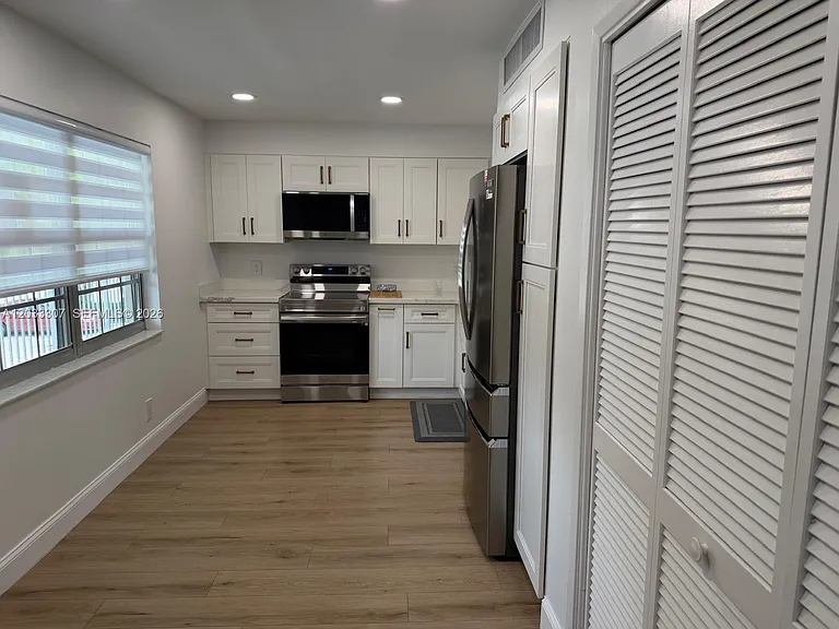 4261 W Palm Aire Dr #202 — Photo 4
