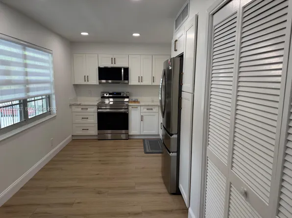 4261 W Palm Aire Dr APT 202, Pompano Beach, FL 33069