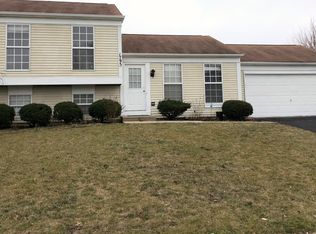 1795 College Green Dr, Elgin, IL 60123