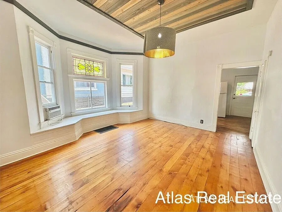219 Jackson St — Photo 4