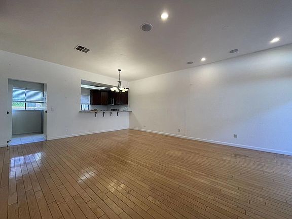 2nd image of 720 S Marengo Ave APT 4