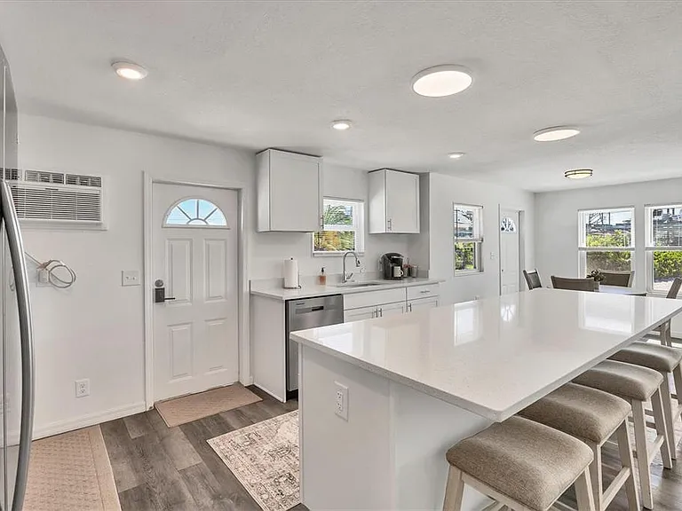 3280 Holly Ave — Photo 14