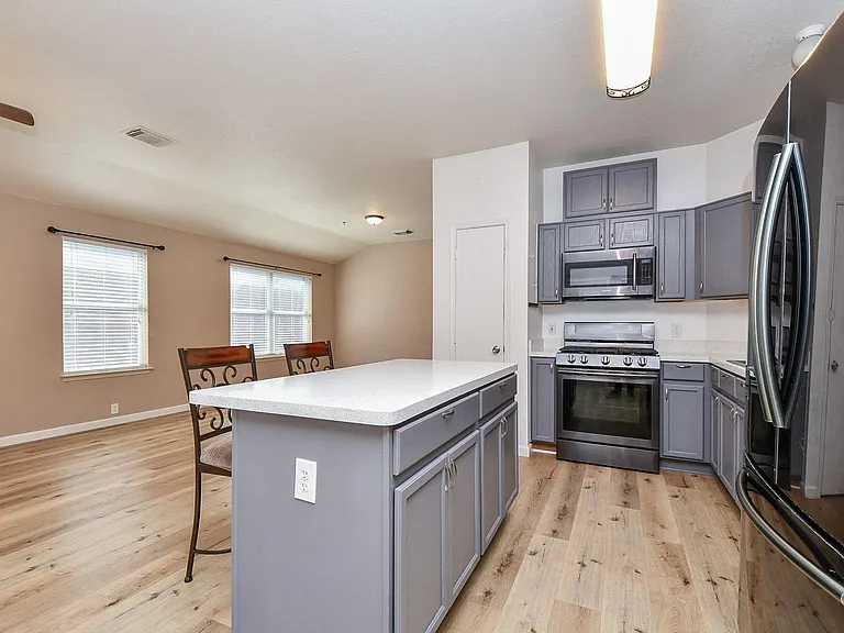 4818 King Hallow Ln — Photo 11