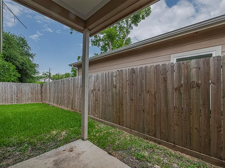 7981 Saint Louis St — Photo 37