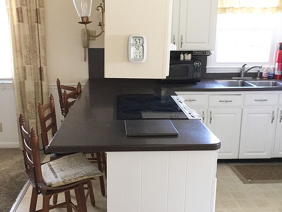 Kitchen & Bar