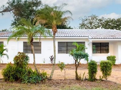 6618 10th St N, Saint Petersburg, FL, 33702