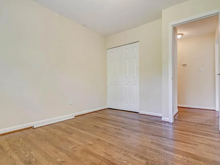 8808 Patricia Ct — Photo 32