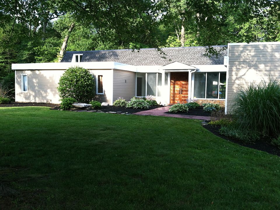 1st image of 528 Countess Dr