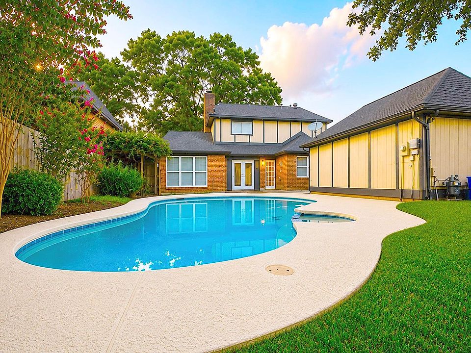 1st image of 15203 La Mancha Dr