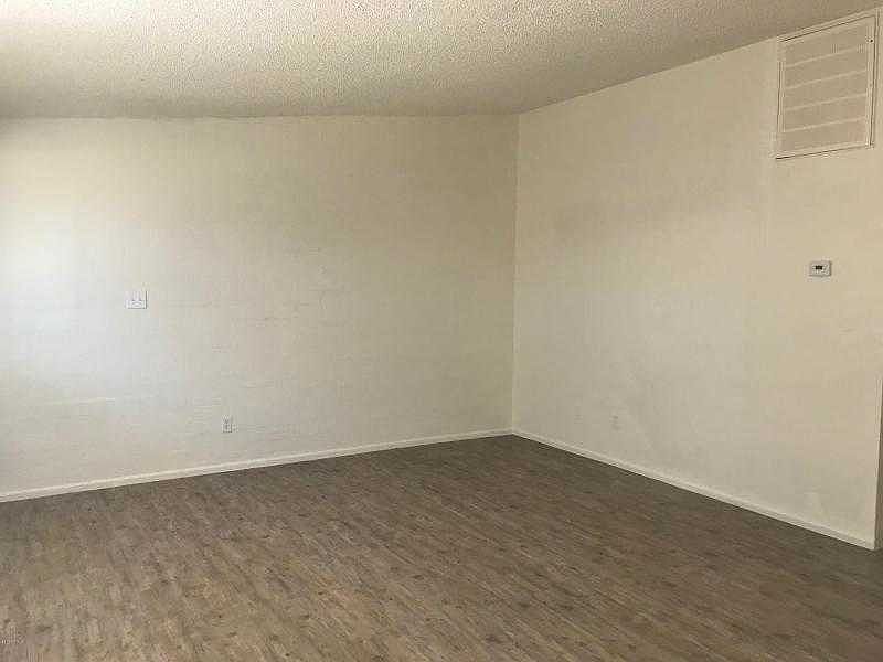 2nd image of 2131 W Devonshire Ave APT 6