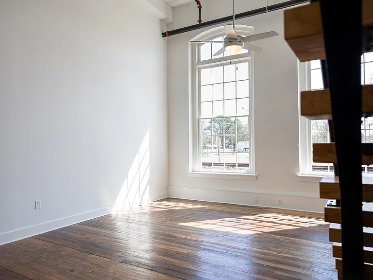 Overton Lofts — Photo 16