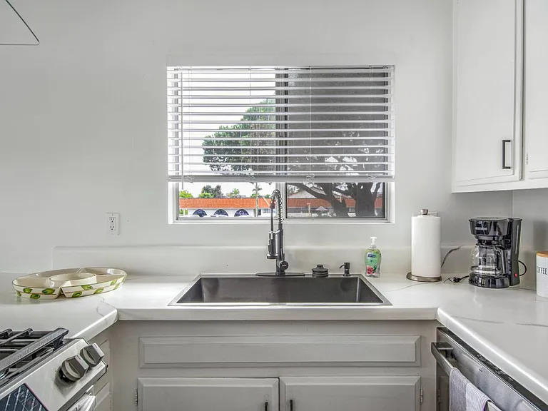 3720 S Marine St #4 — Photo 10